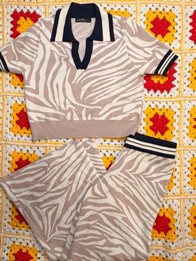 On Twelfth Neutral Zebra Knit Set with Navy Trim M top L bottom